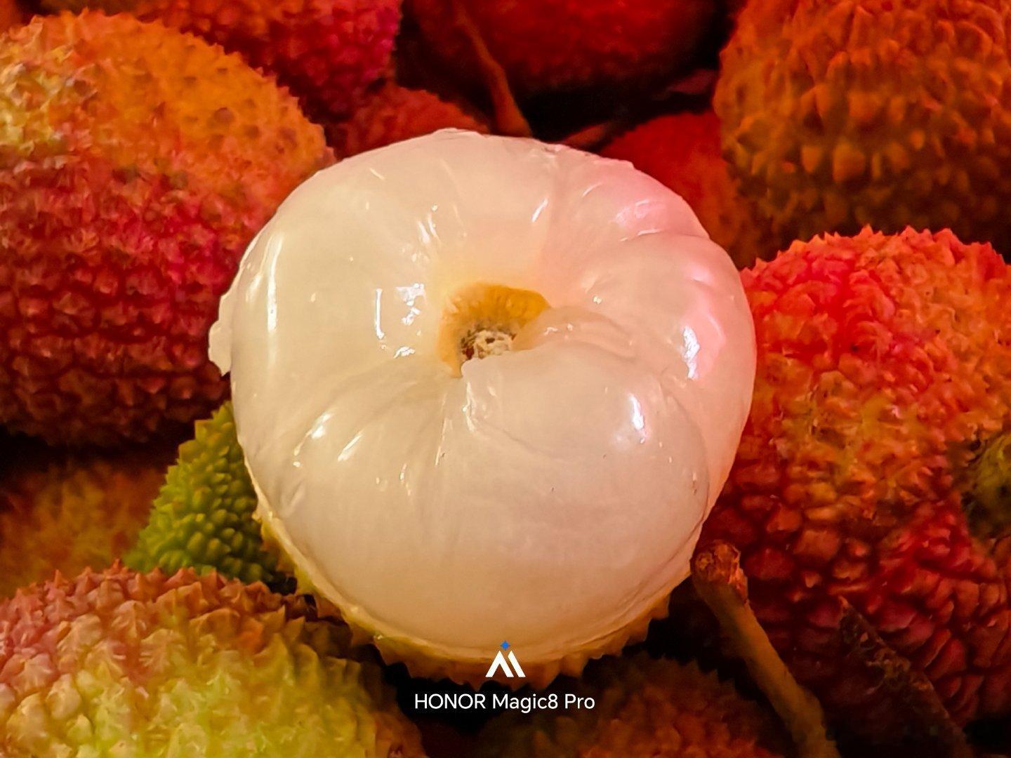 南沙妃子笑荔枝批量上市，13元/斤，现摘现吃才美味，看着内在色泽就知道是享受，据