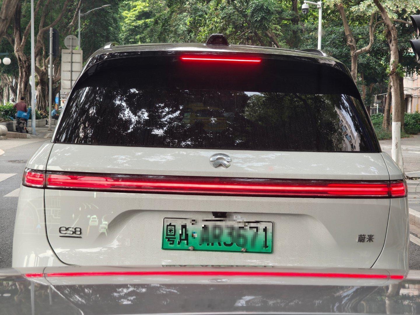 珠江新城这块的新ES8真多，出来一趟见到五六辆