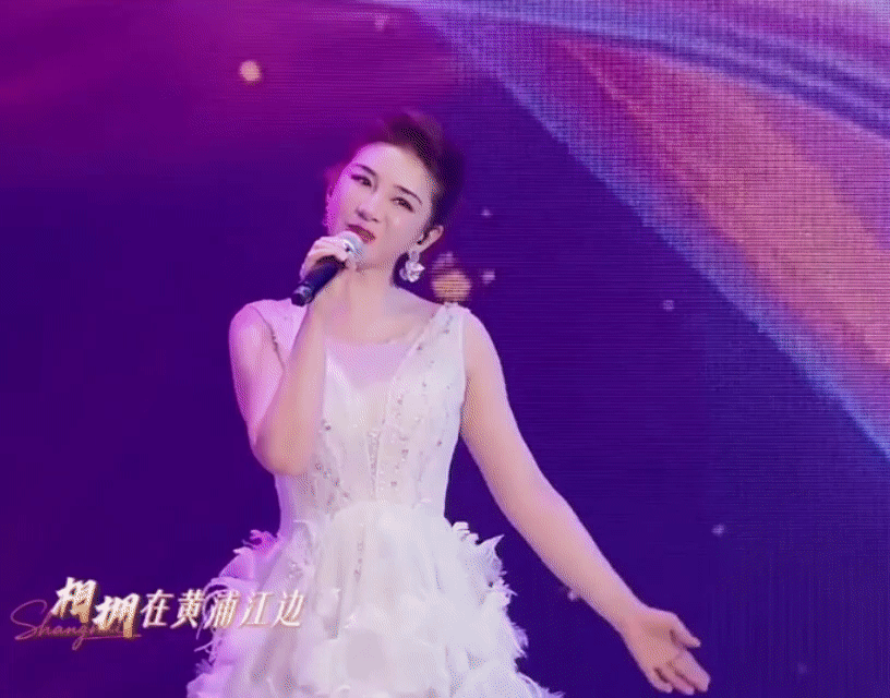 黄奕babyblue手工刷毛抹胸裙 被黄奕的babyblue抹胸裙惊艳到了！手工