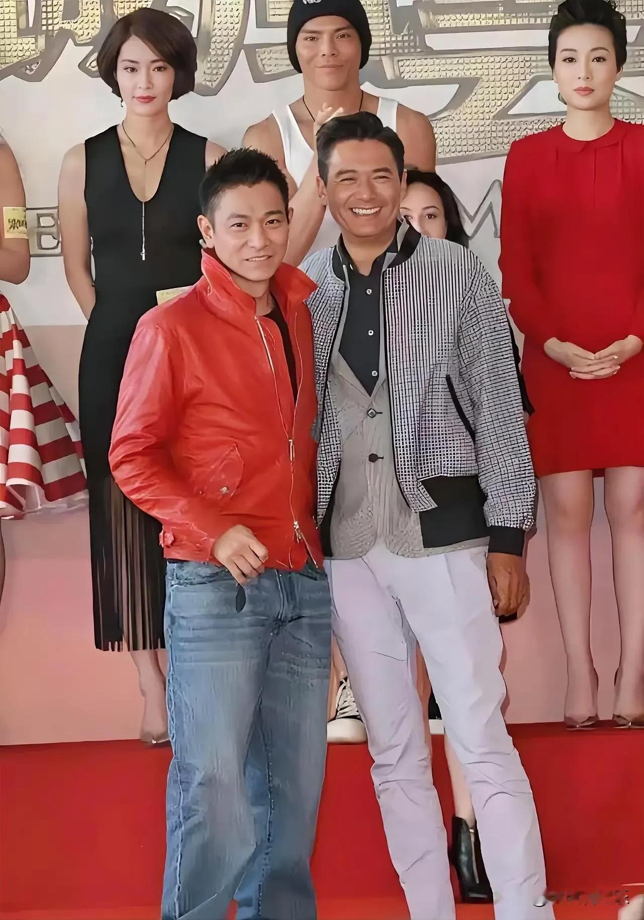 两位知名演员，一个英气俊朗，自带谦逊，一个霸气里蕴含洒脱，气质出众，能认出这俩演