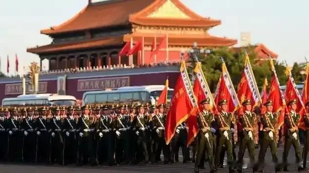 台退将感慨九三阅兵：军容壮盛，两岸和平还有戏吗？
 
北京天安门广场的阅兵式画面