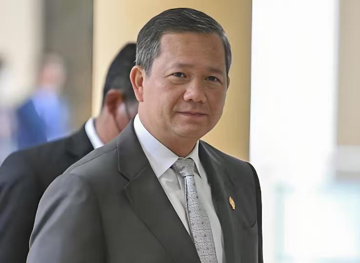 洪玛奈亲美是必然的，看一下他的教育经历，你就明白了。洪玛奈留学欧美十几年，拥有西