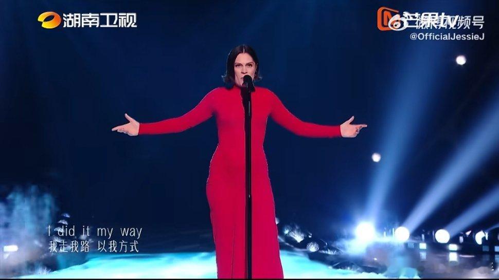 JessieJ发文回应再上歌手看完结石姐的长文瞬间破防，战胜病痛重返舞台，这份热