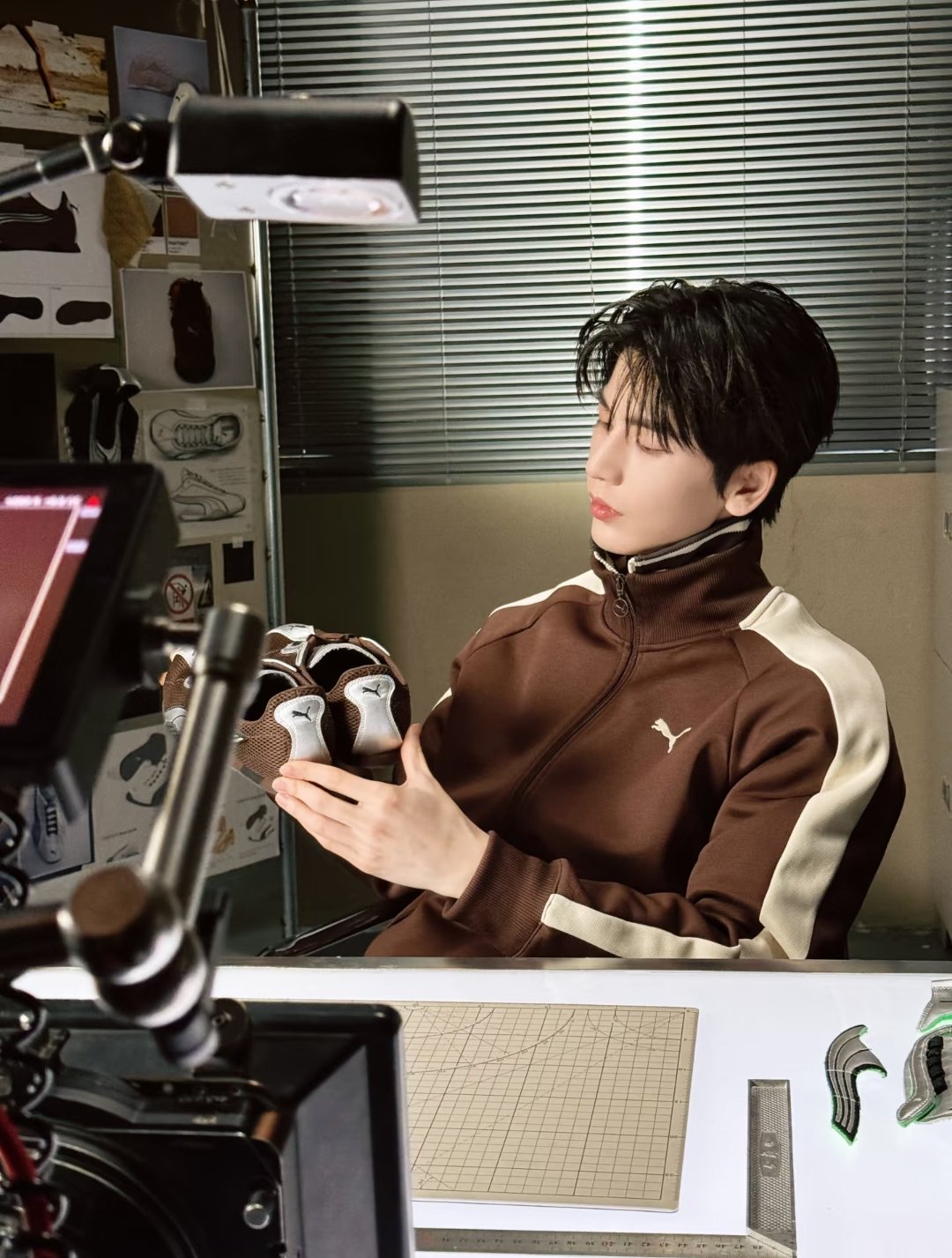 张凌赫的一组工作日常图片～ 