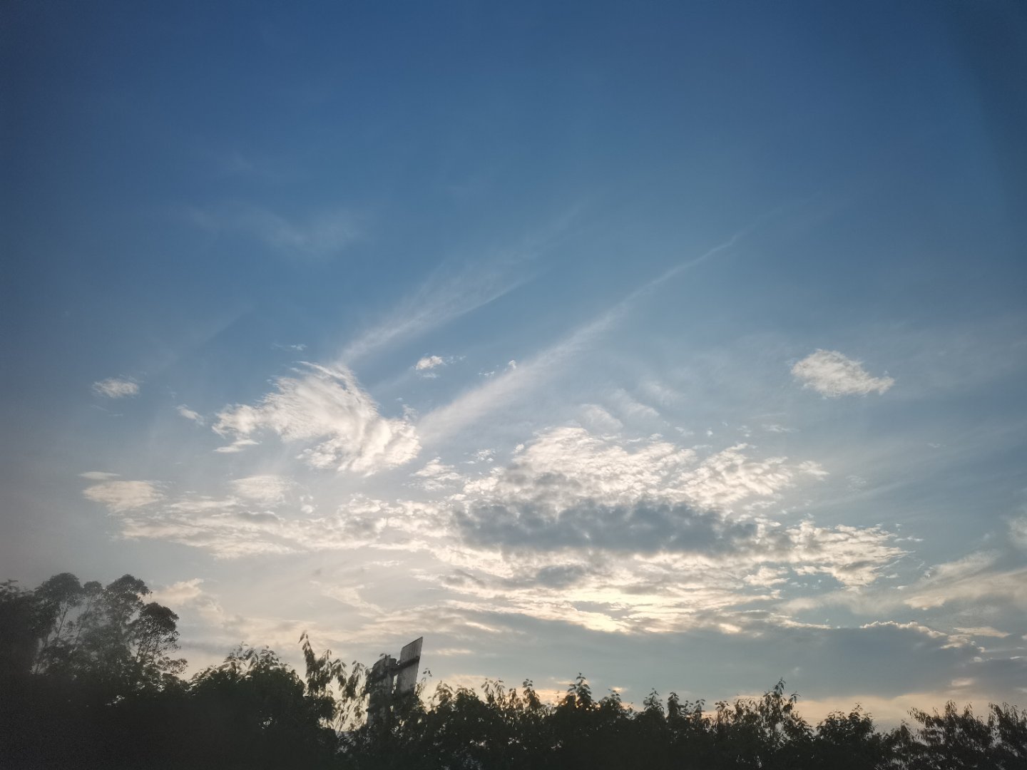 国庆第2天你到哪儿了虽是近黄昏，夕阳无限好！国庆节假期第二天，广东→湖北，在旅途