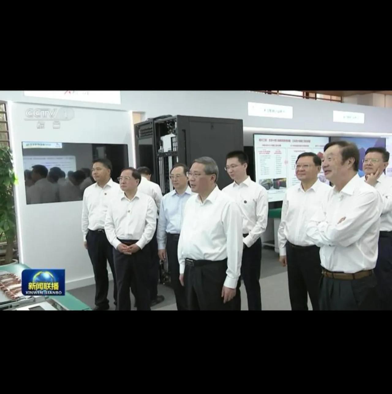 睡前公布一个大消息。华为mate60Pro为何提前开卖？原因就在这张图里。我不敢