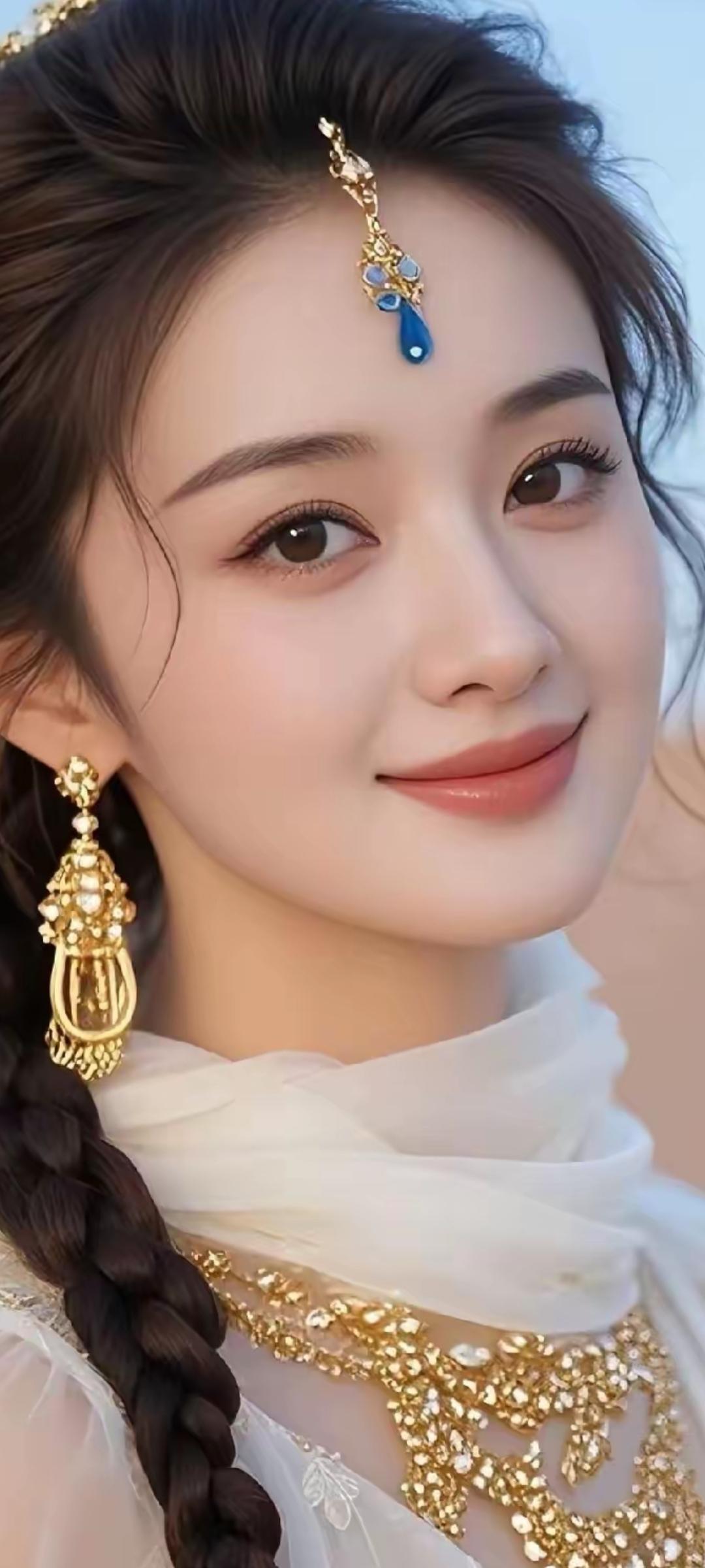 梦幻古风妆容，精致的耳饰和发饰，宛如古代美人。