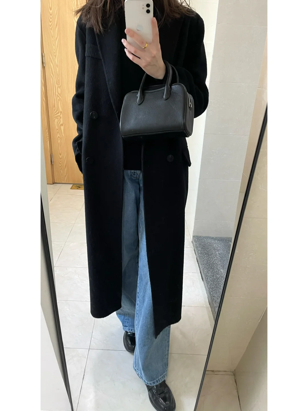 一衣多穿/经典黑大衣的无限可能