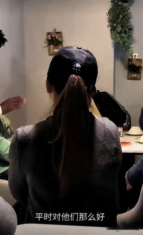 中国姑娘在埃及开中餐厅，竟遭员工集体罢工。

她没退缩，直接把这些员工全辞退了。