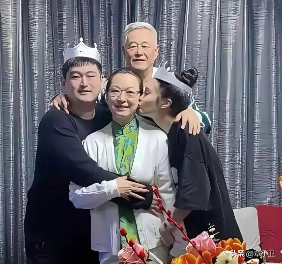 富豪就是富豪，赵本山家请六个保姆，女儿球球直播回应说，确实请了六个