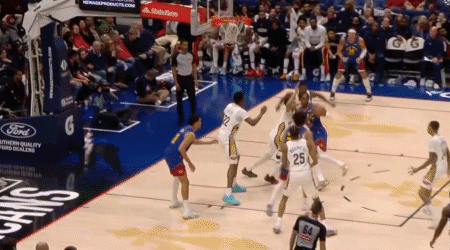 实战罚球线一步扣篮！