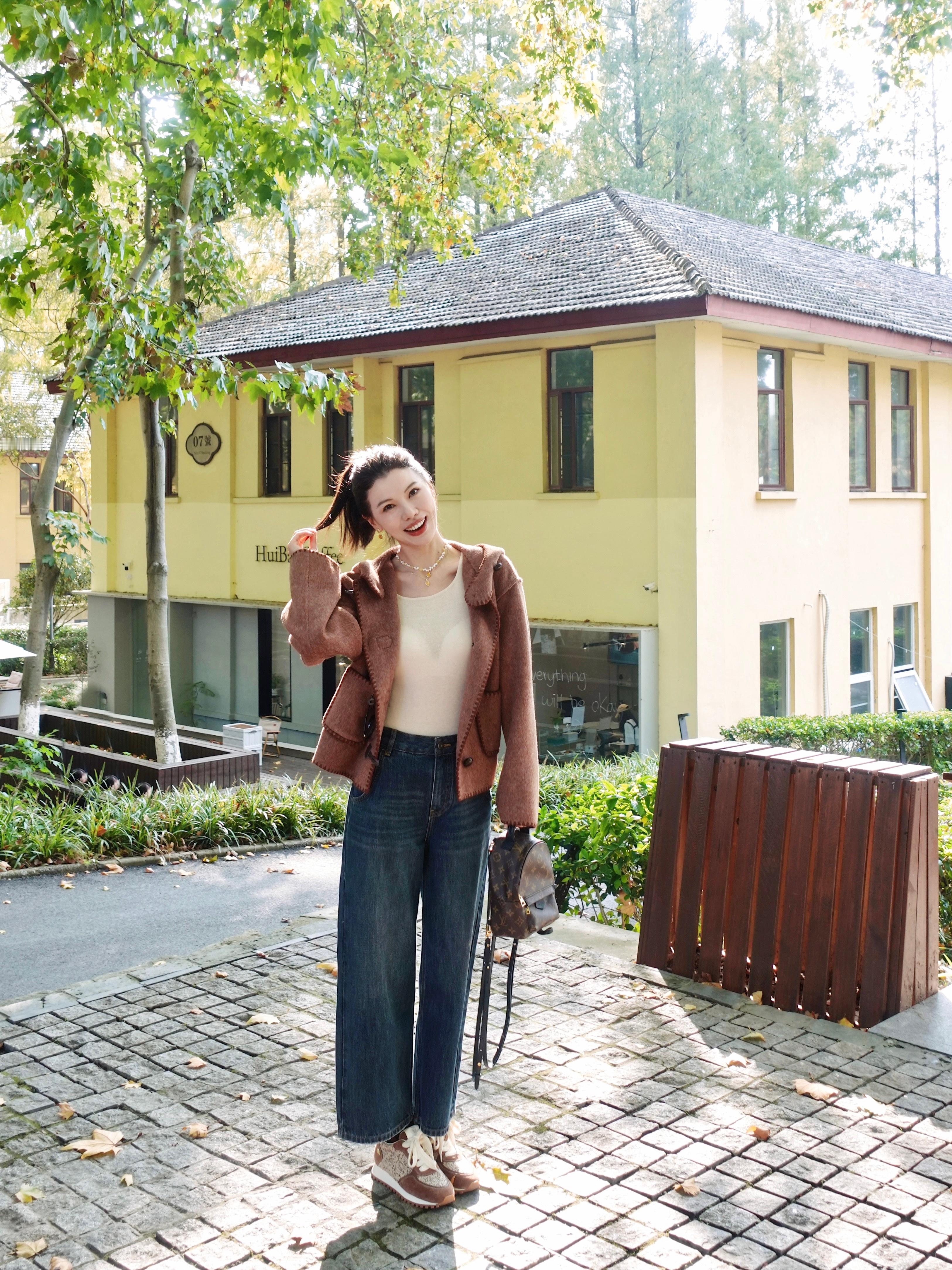 认真活在当下就无需担忧未来🤎🤍今天穿什么 ​​​