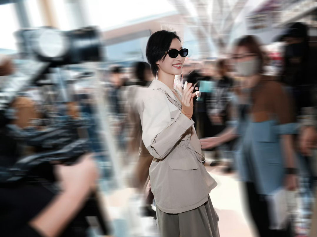 倪妮ecco品牌代言人 倪妮今日造型，把“松弛感”三个字具象化了。没有用力过猛的