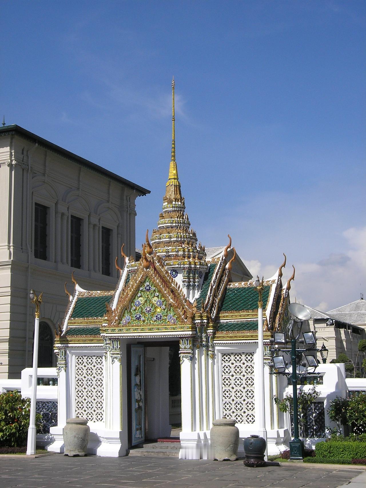 就发了个说某某股票严重低估的小作文，信用分就少于60了，权益被冻结了，这是什么逻