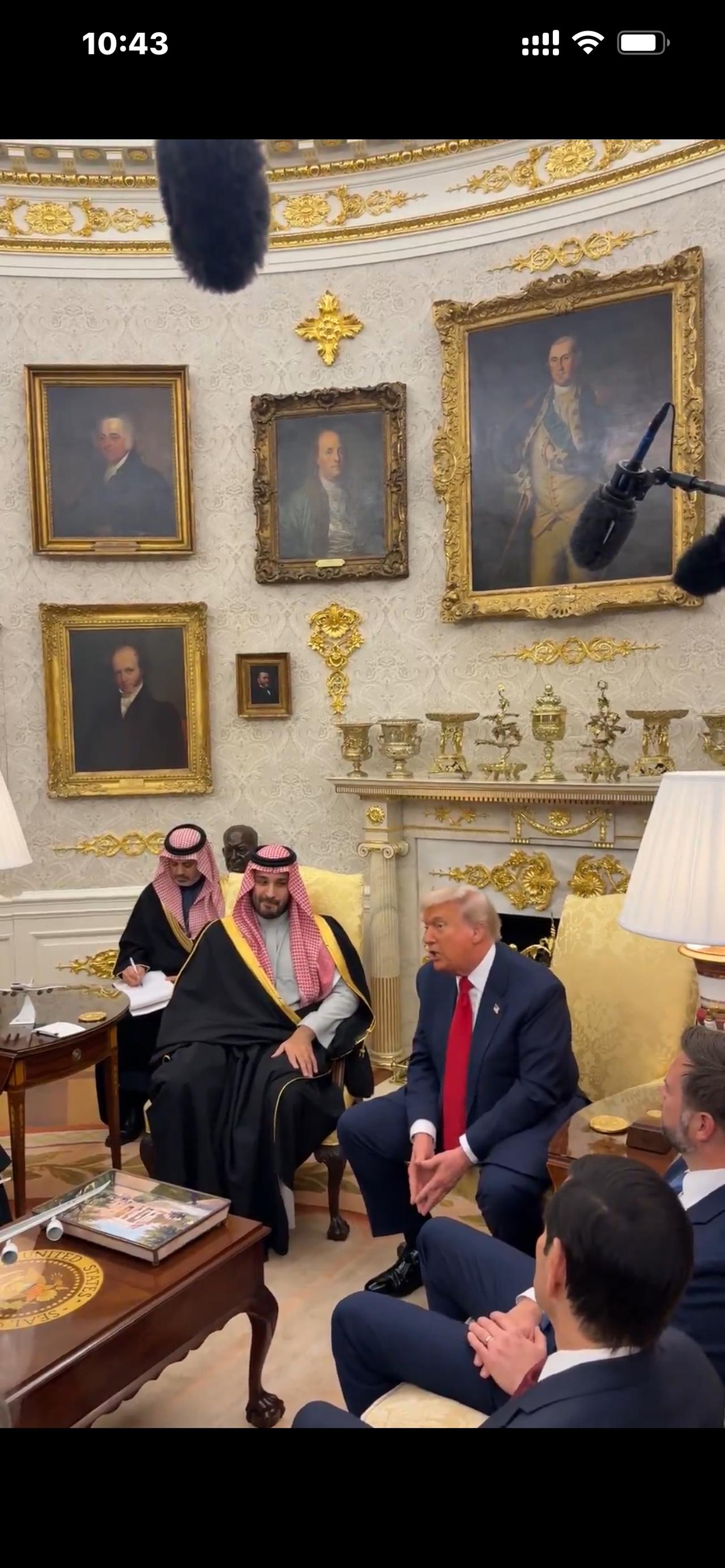 “所以你的意思是，6000亿（投资）会变成1万亿？” 特朗普说

“确实”沙特王