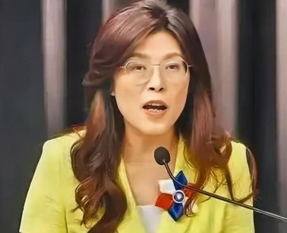 万万没想到，新当选的国民党主席郑丽文，一查底细才发现她不仅是妥妥的“蓝二代”，身