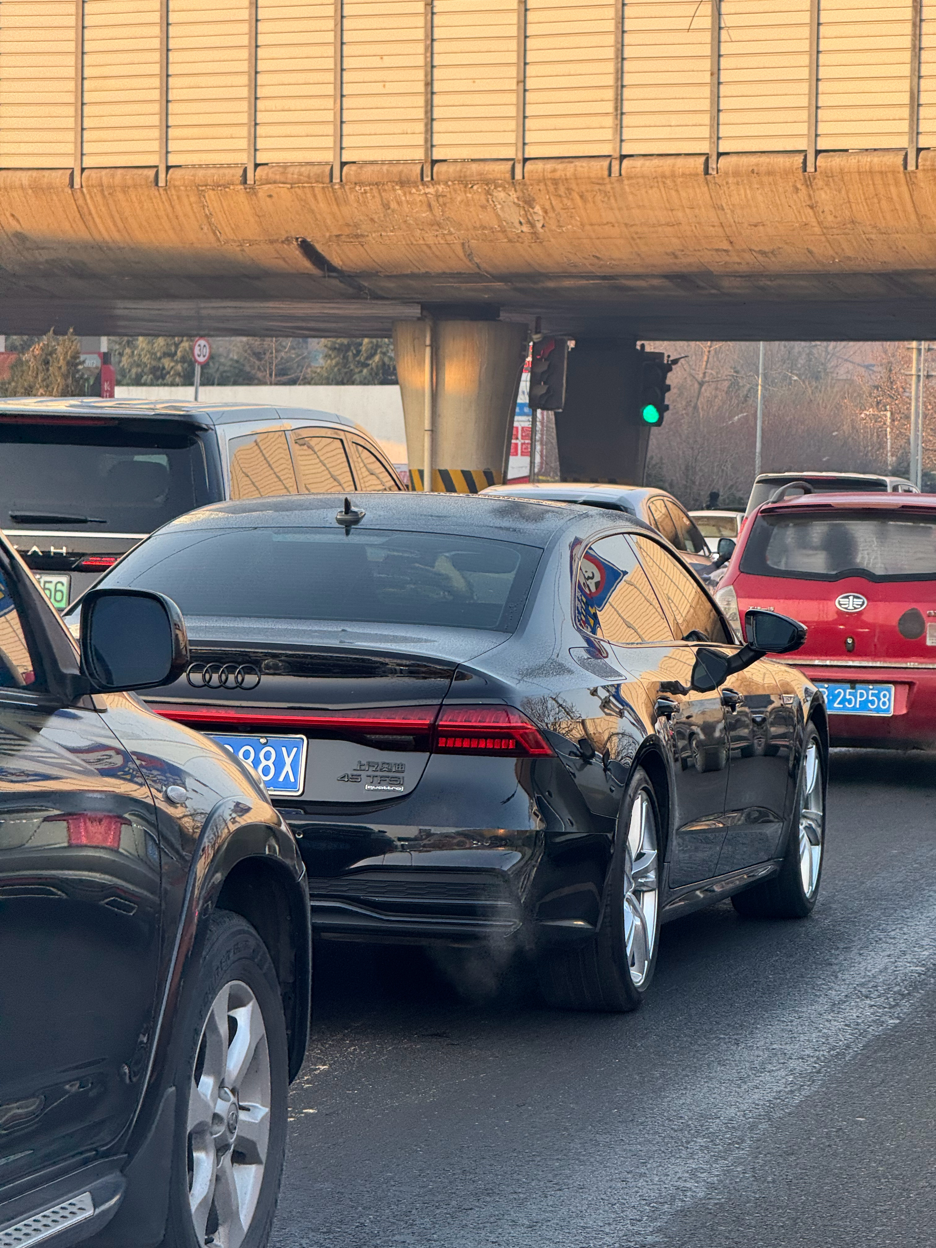 A7L性价比还是挺高的但是看着不精神，没有奥迪车那种利索劲儿 