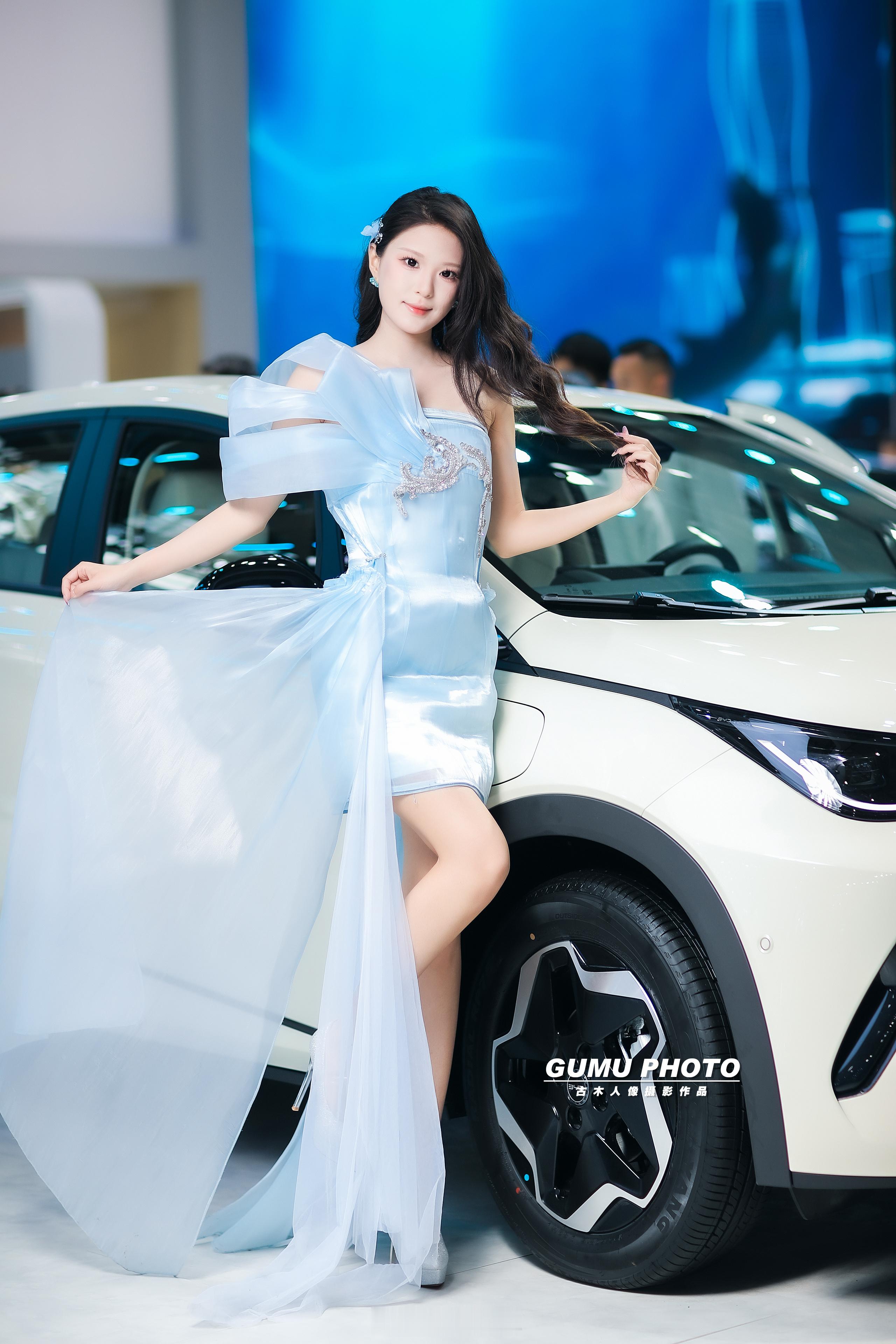 2026贵阳国际车展比亚迪展台模特小姐姐2026贵阳国际车展 