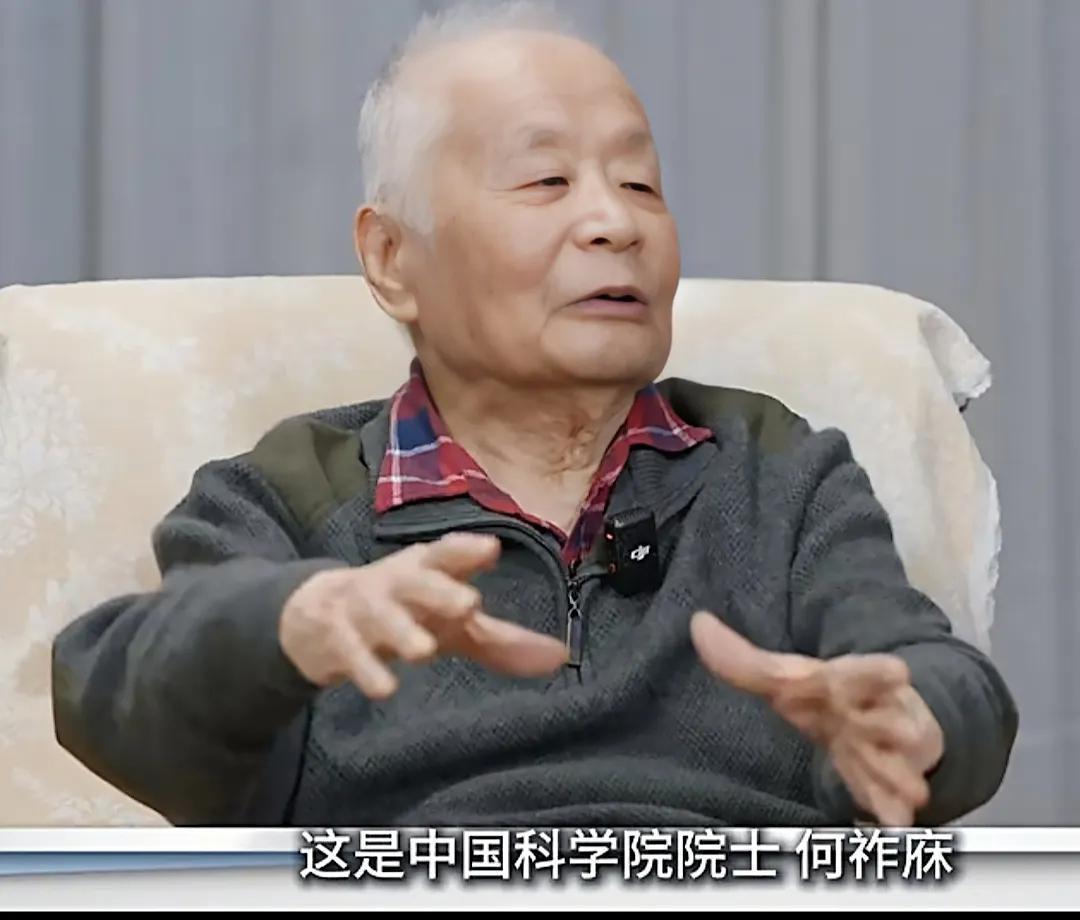 何祚庥老院士为网友答疑解惑。6月26日上午11点多，有网友质疑何老不懂三相弹原理