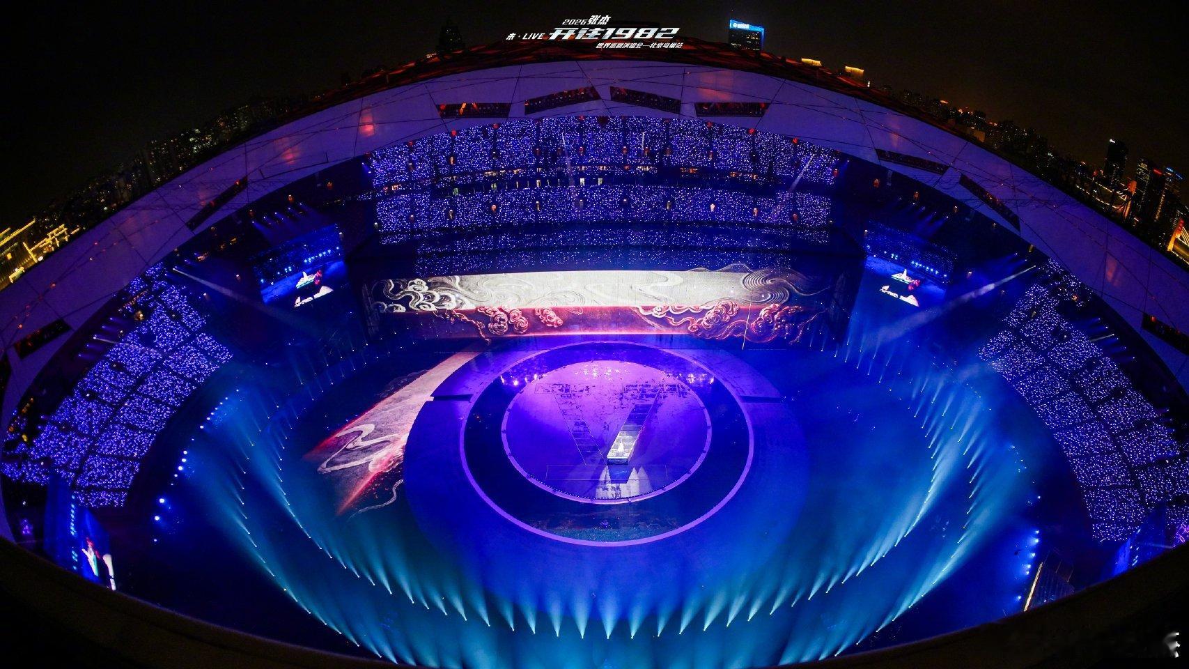 张杰万人雨刷器刷新了鸟巢纪录 张杰鸟巢第十三场太炸了🔥万人齐动“雨刷器”直接刷