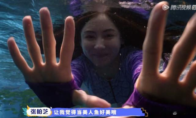 张柏芝最近被拍到为儿子Lucas买便宜裤子，结果裤子褪色了，Lucas也忍不住吐