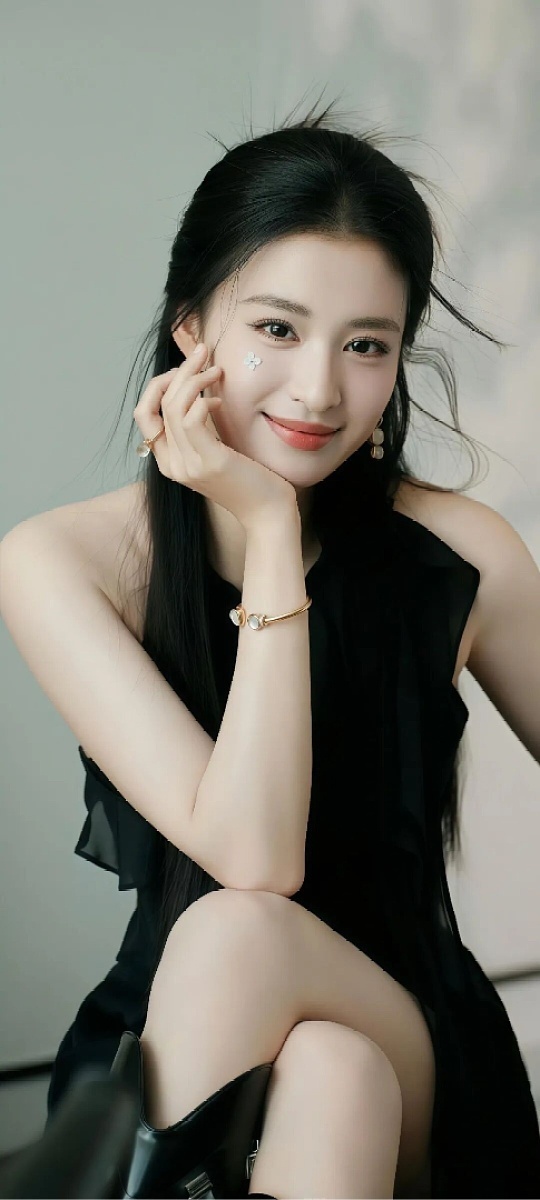 王楚然直播唱了心墙王楚然直播唱《心墙》也太绝了吧！清澈如泉的嗓音自带叙事感，把歌