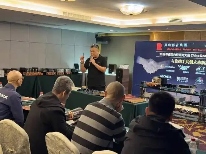 踏入社会一定要早点想通透，就是早晚你要学着和那些看不惯、不喜欢的领导同事相处。你