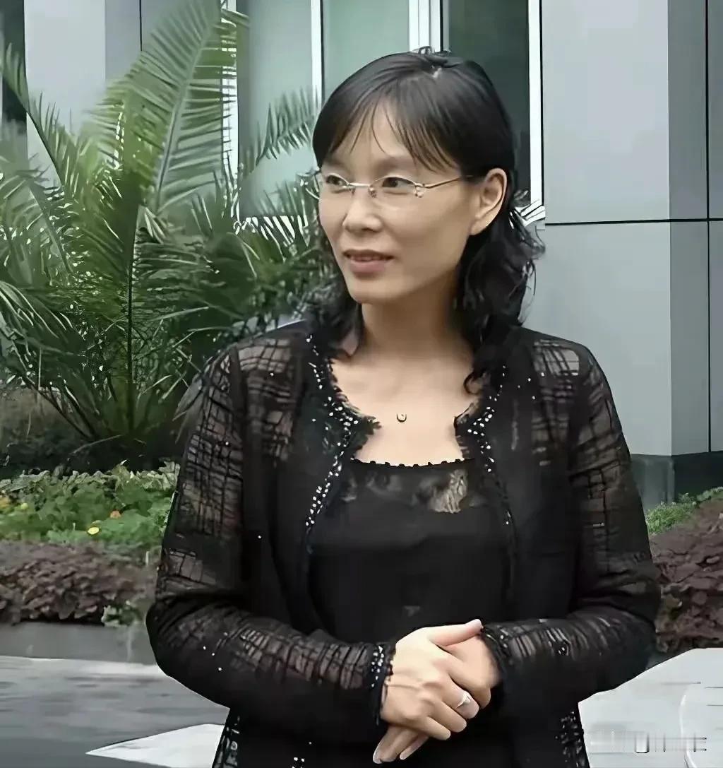 到目前为止法律上没有任何有效力的东西来证明除了大公主宗庆后还有别的孩子，不管是婚