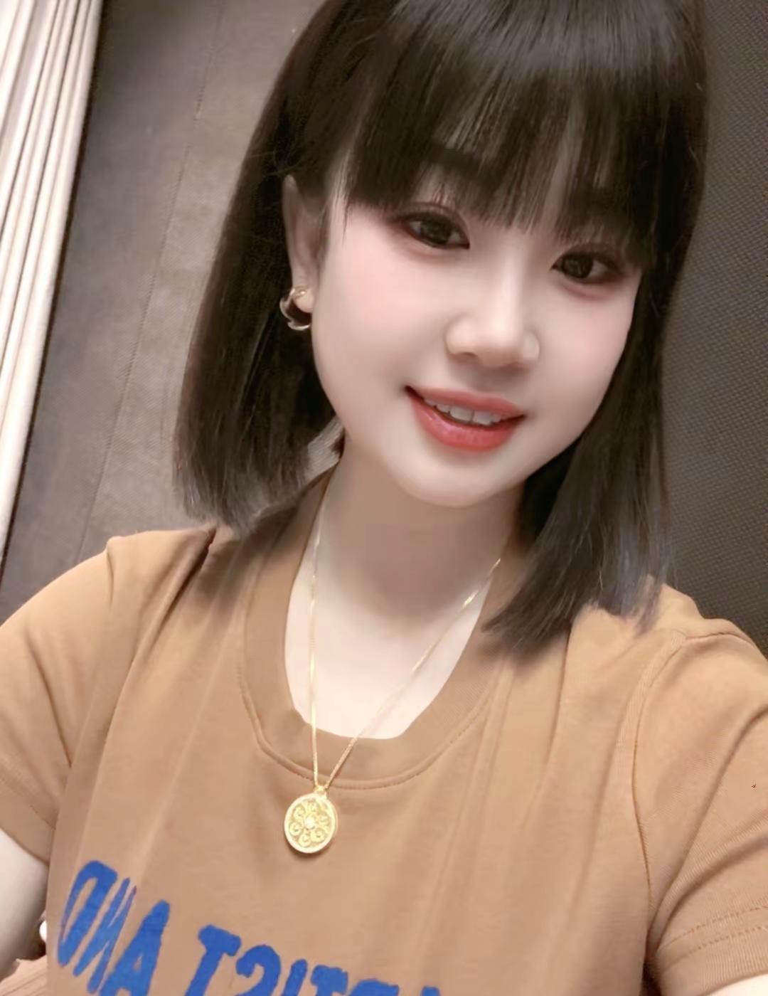 小酌一杯，说说未来生活，谈谈孩子，那就祝我们“尝尝酒酒”“瓶瓶安安”，余生很长，