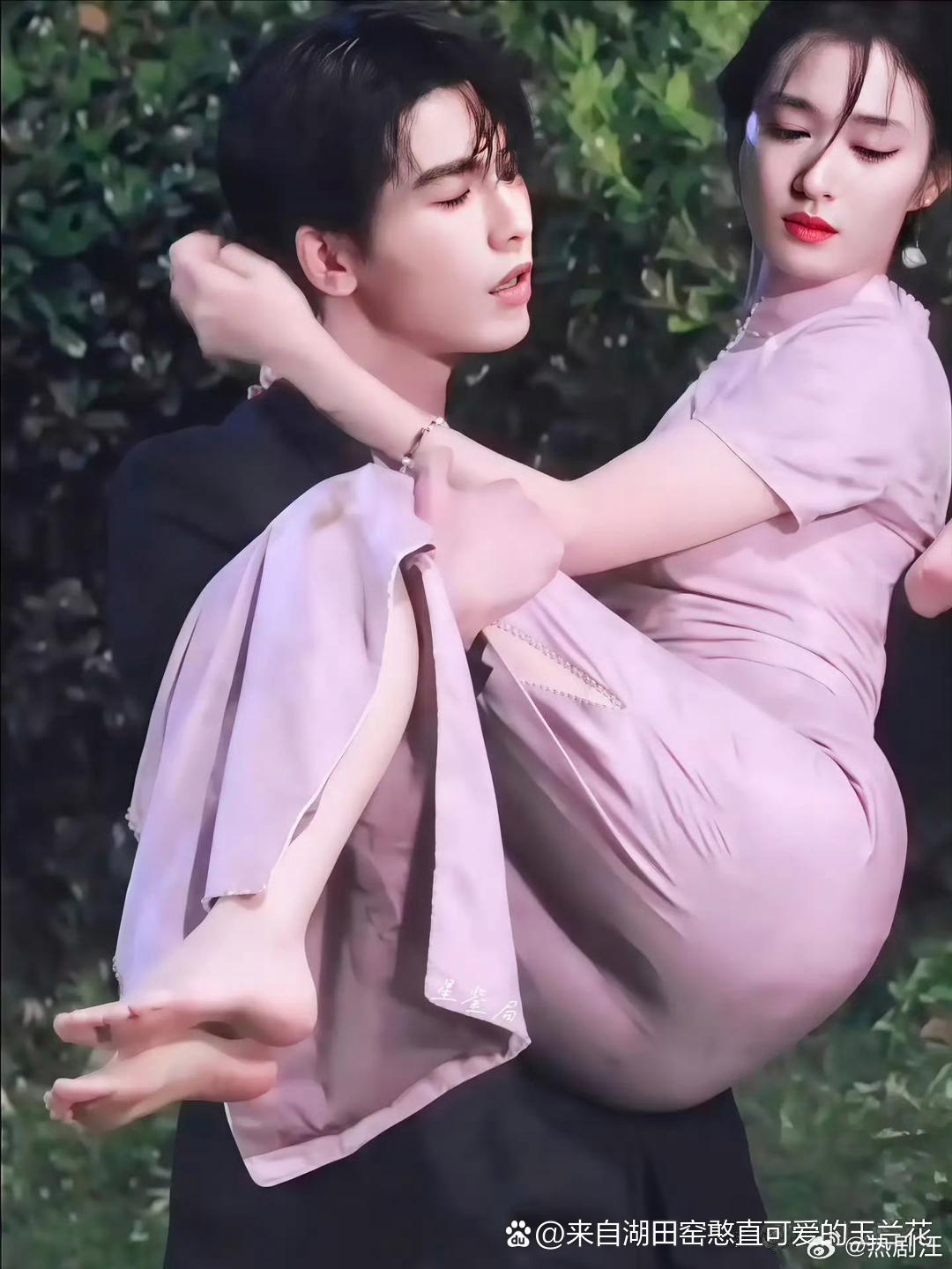 到现在都还记得王楚然《这一秒过火》里湿身旗袍那一幕。 