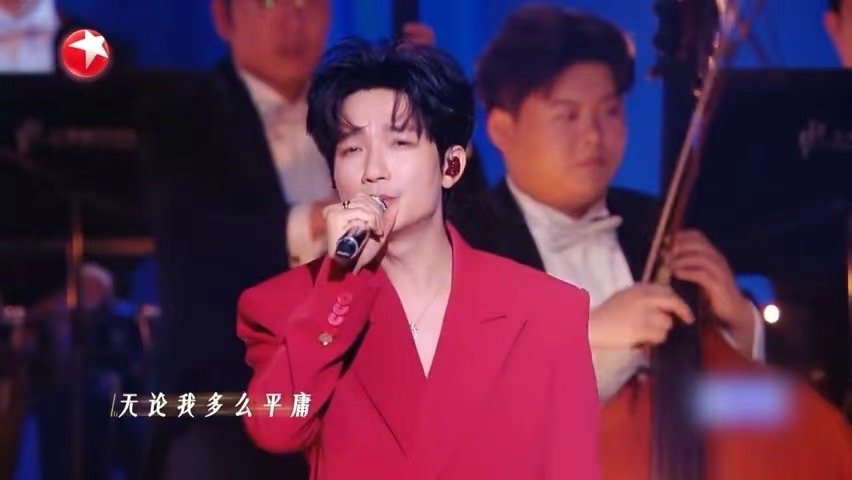 陈楚生获奖之作故事感拉满东方卫视春节晚会陈楚生现场从不让人失望！松弛又有力量，《