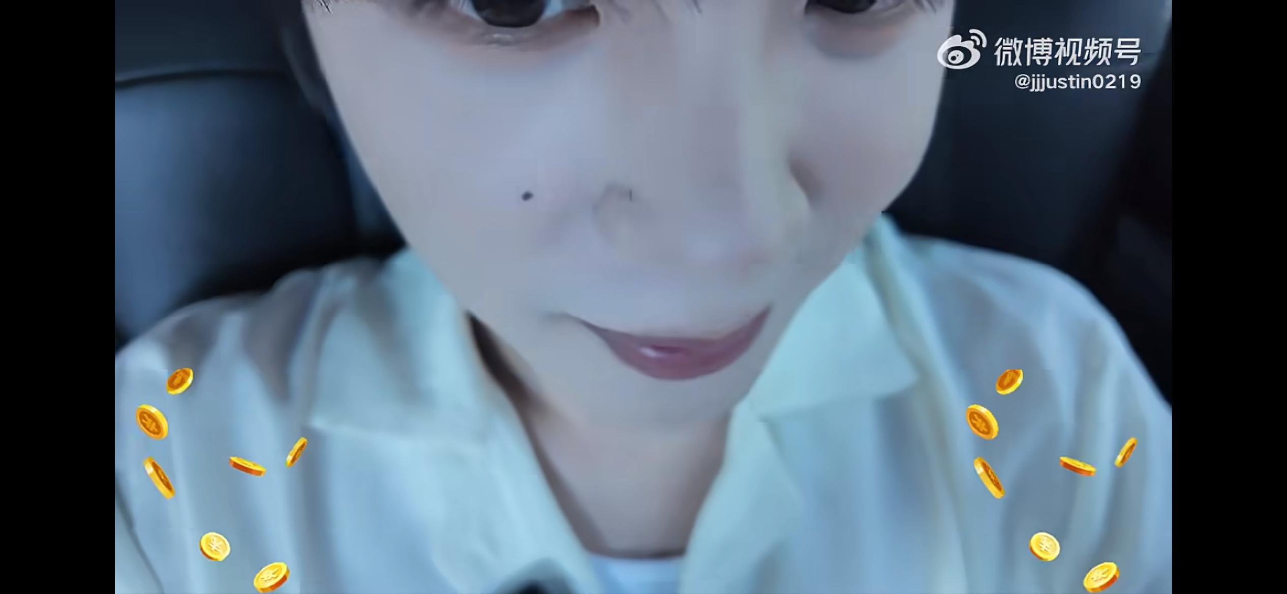 第一次这么近距离看到这颗痣 