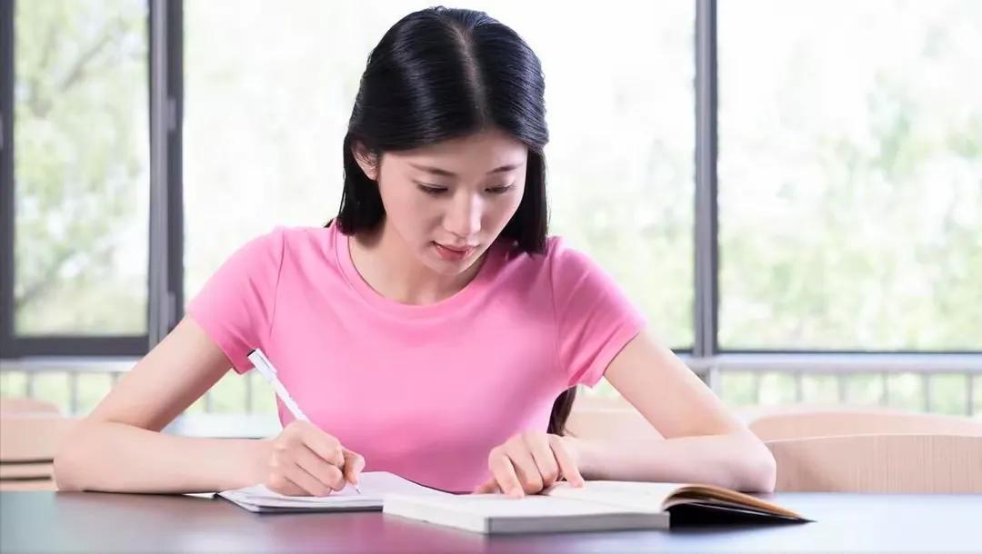 这幅意味深长的对联，请高手对出更妙的句子[作揖][作揖]

上联：世事无常心作秤