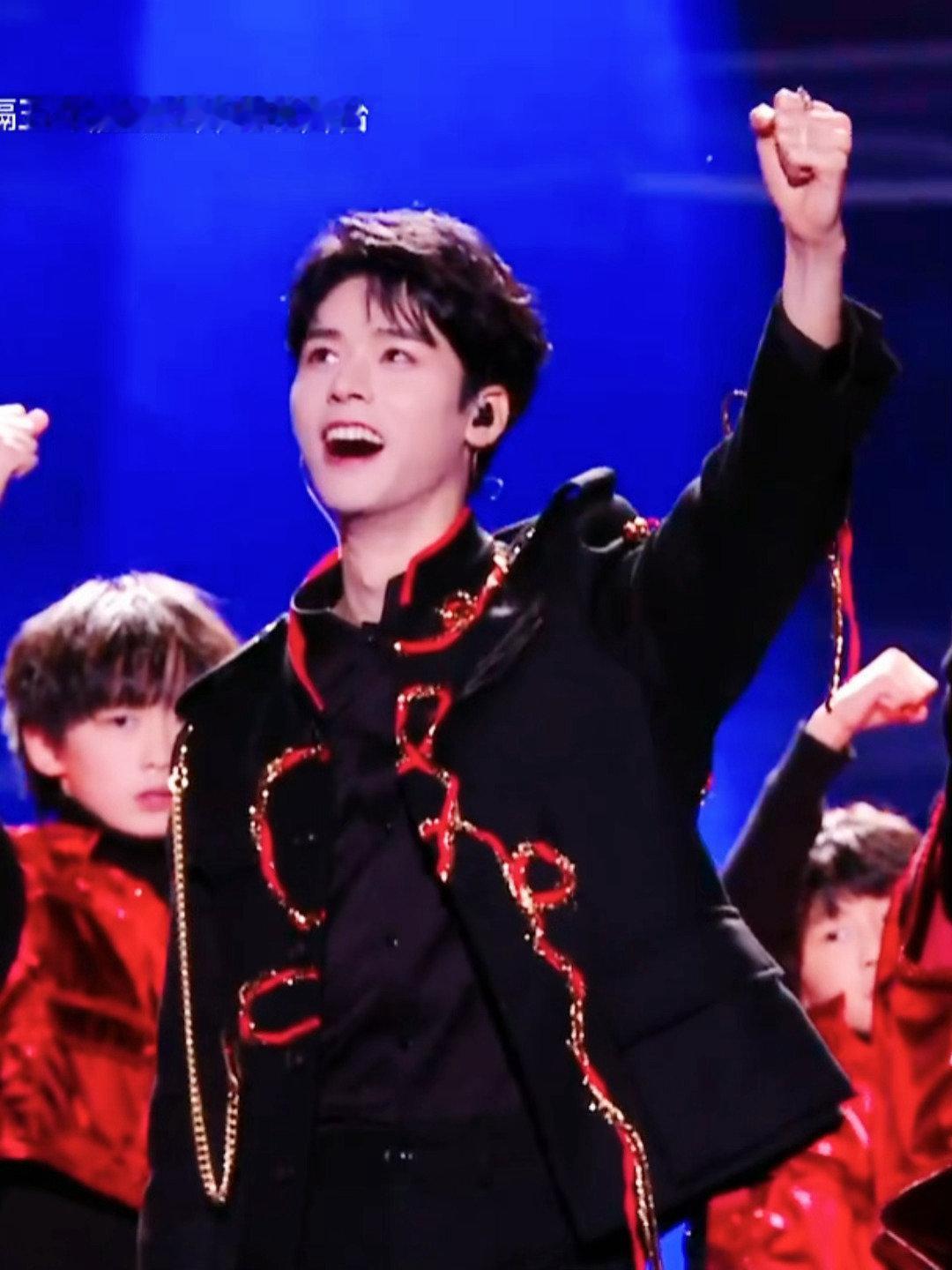 龚俊今晚舞台好帅啊 