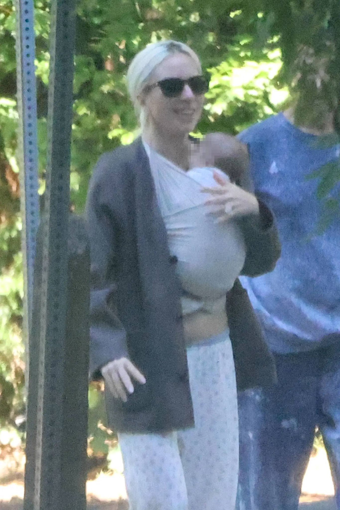 多家媒体报道Lady Gaga迎来自己的第一个孩子：1️⃣ Billboard：