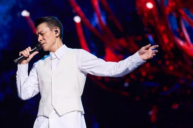 天王刘德华时隔11年再次在台北小巨蛋举办专场演唱会，原订今（31日）的“今天··