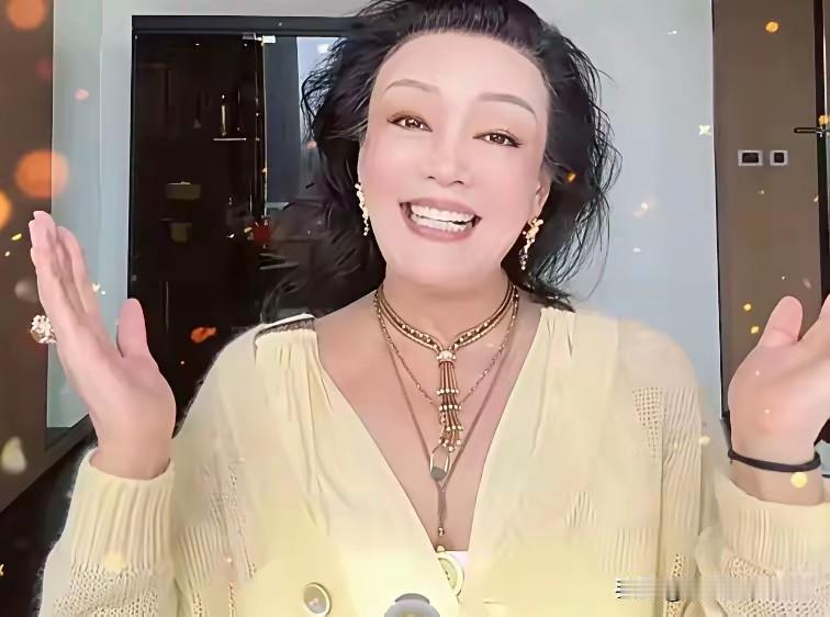 想不服，都不行！战兰就是战兰，一声不响，默默地，就宣誓了自己的主权！

小梅，在