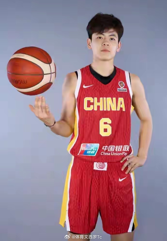 体育 薪火相传！杨舒予任女篮新队长，接棒杨力维开启全新征程杨舒予担任中国女篮队长