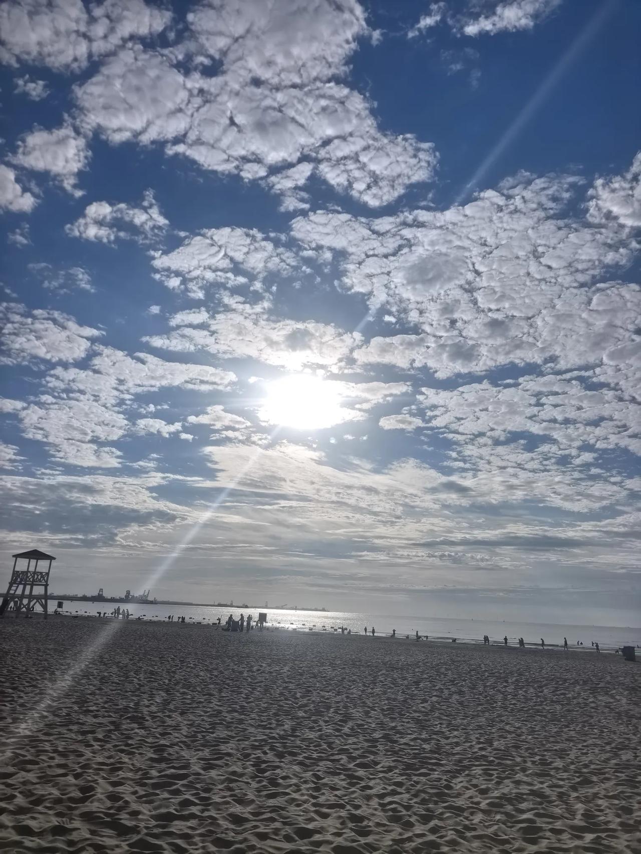 美丽的秦皇岛北戴河，我端着我的锅赶海来了，挖上海鲜现煮呀！怕锅煮不过来，还带了口