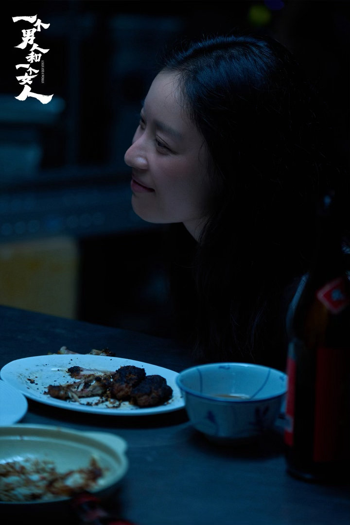 黄渤倪妮谈对手戏 倪妮说黄渤在表演上对对手毫不保留，全是给予和成全，这种格局不是