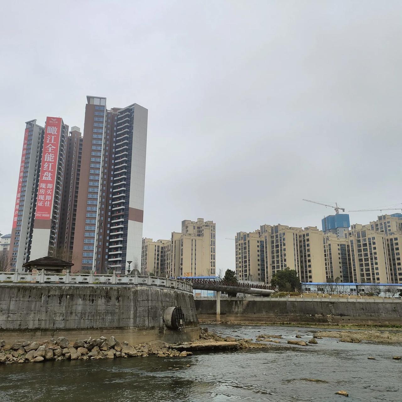 县城楼市接盘者缘何减少？2025年全国楼市又将走向何方？！
近日，县城楼市接盘者
