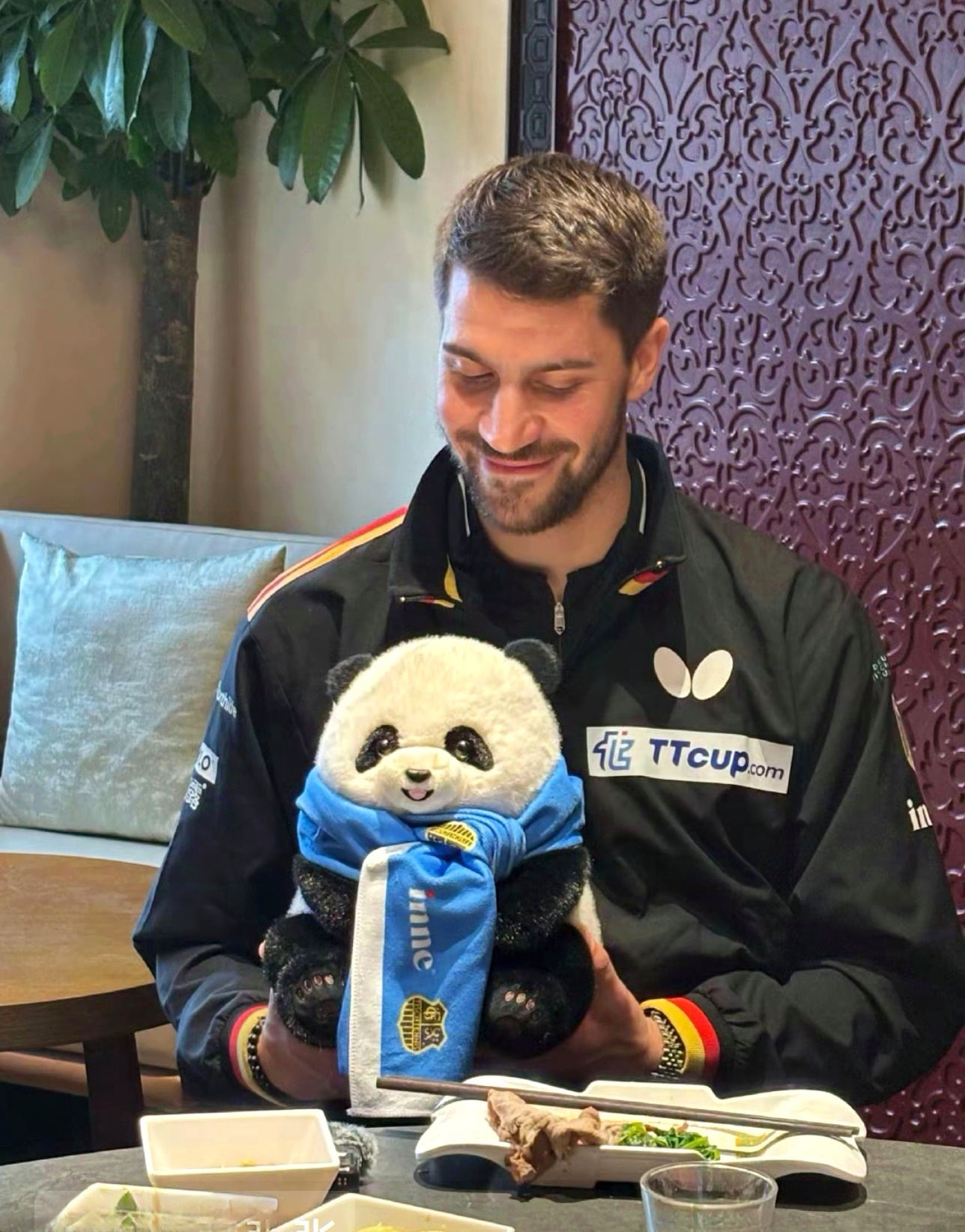 东哥是熊猫，弗队知道不？ 