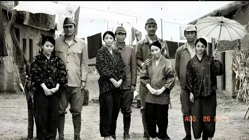 这些日本人是当年日本在东北的“开拓团”，日本想霸占中国的目的就是不断的侵吞中国，