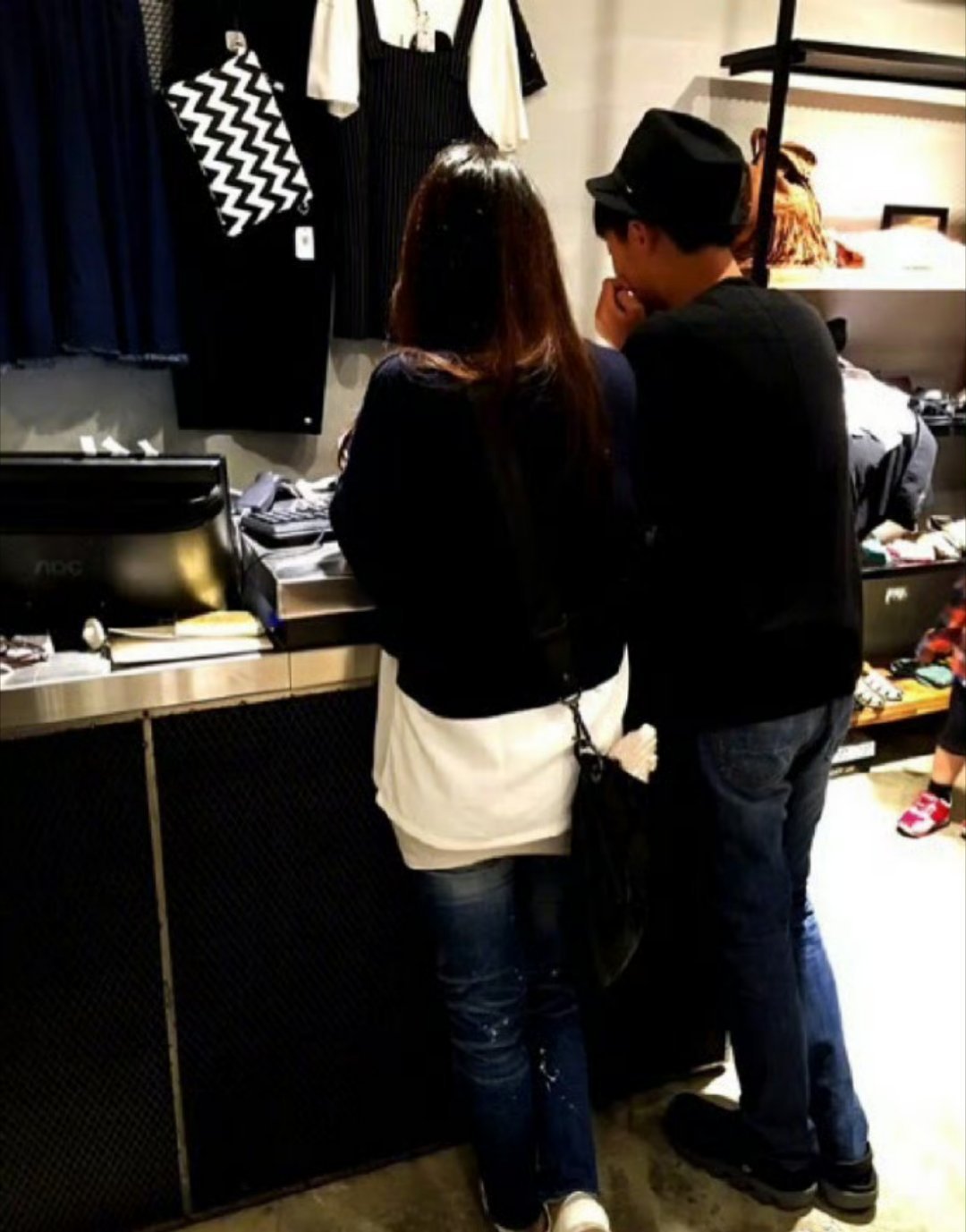 伊能静晒恩利米粒生日合照伊能静的文字温柔细腻，满是对孩子的深情✨ 