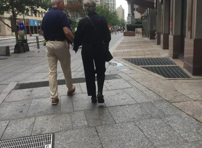 如鲠在喉！俄罗斯老公跟我结婚后，随我一直在国内生活，如今有8年了。上周，公公婆婆