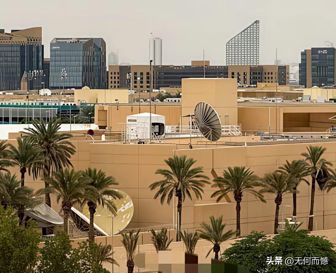 美国驻沙特利雅得大使馆在没有被轰炸之前，规模看起来是比较大的，设施也是比较完备的