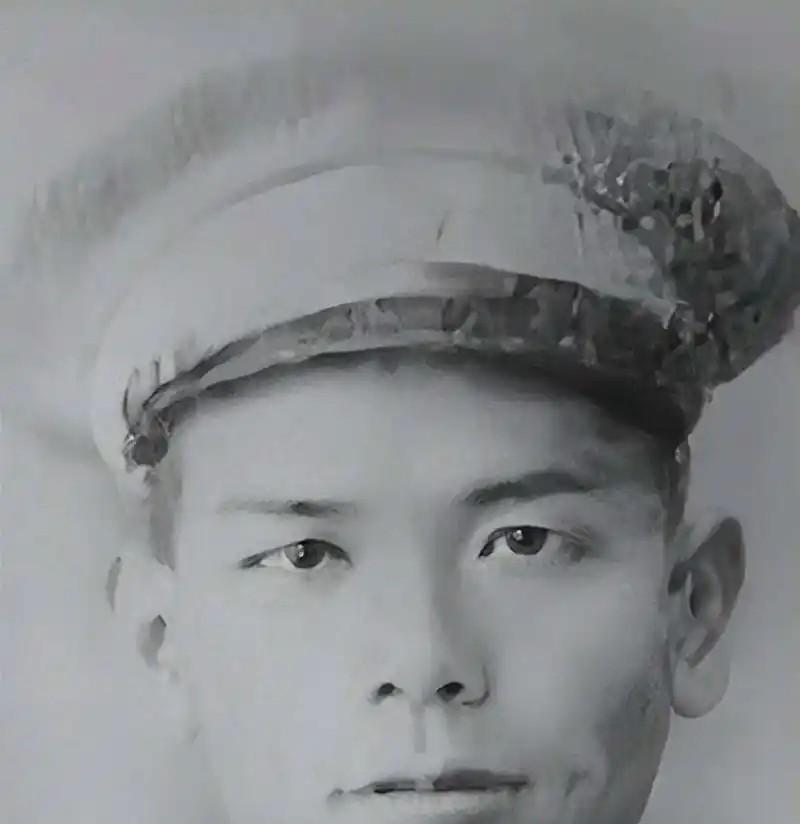 1949年12月，胡宗南在逃离成都前，交给副官一张机票和十根金条说：“你交给扩大