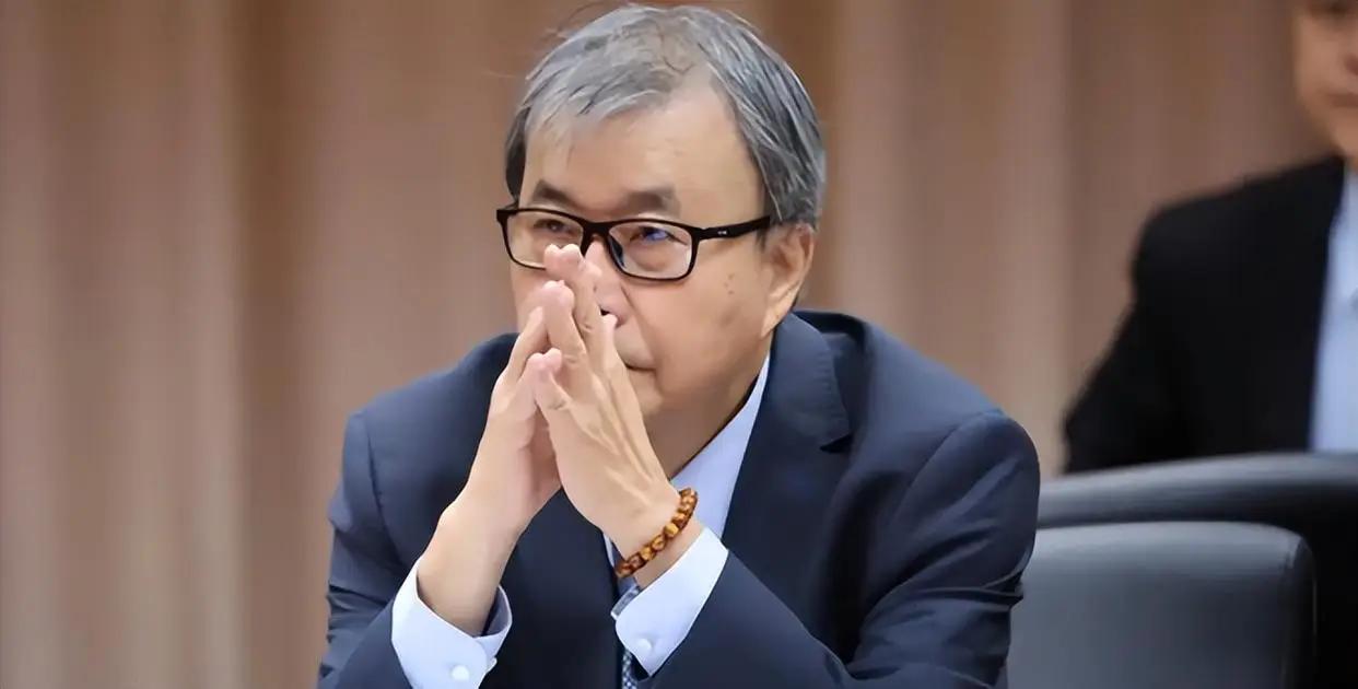 见过厚脸皮的，真没见过这么厚的。2026年刚开年，台湾教育主管部门负责人郑英耀火