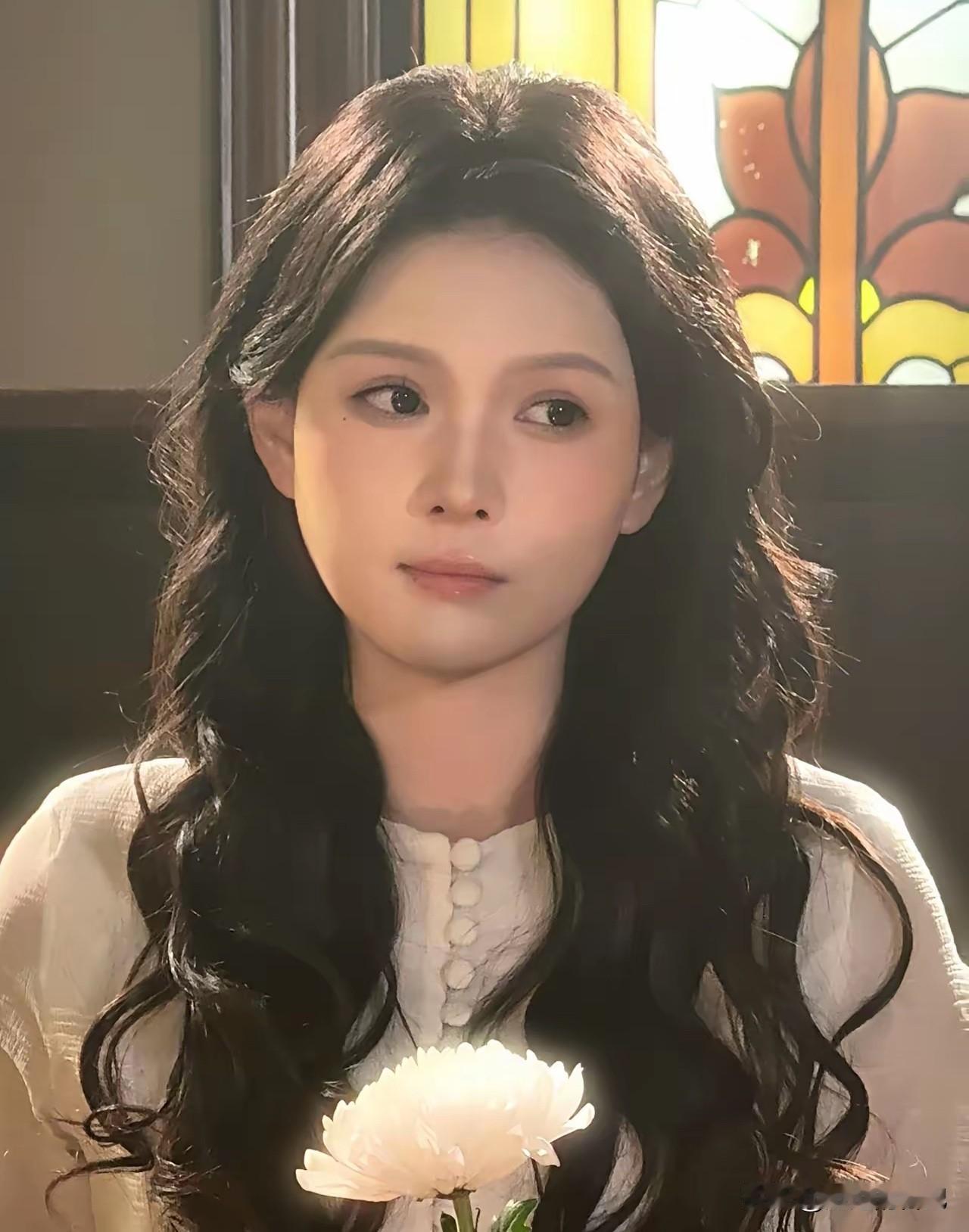 反噬来了，“左一”新剧停拍，损失很大，估计很长时间，她都会停工，因为谁也不想冒风