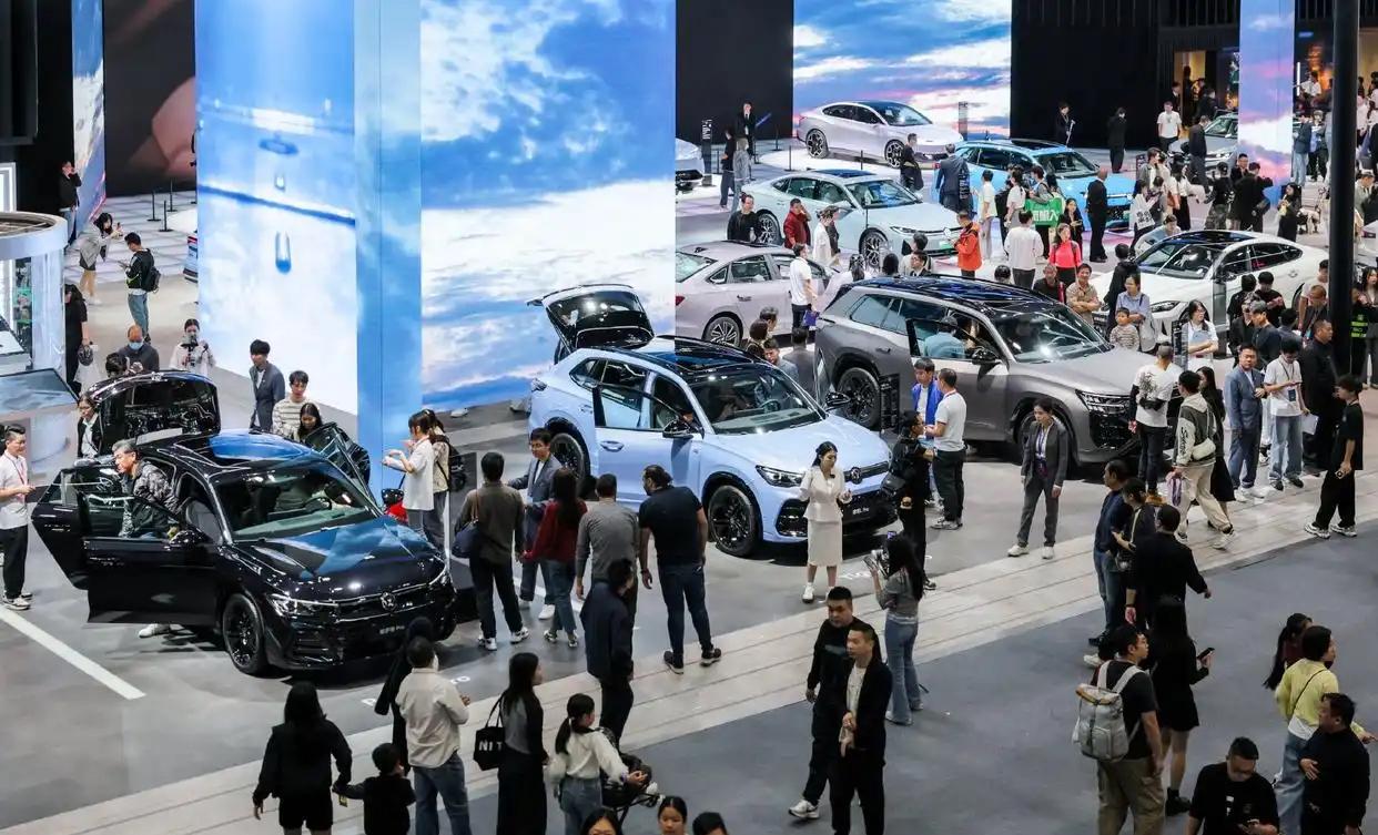 在全球倡导环保和可持续发展的大背景下，2026 年新能源汽车市场呈现出蓬勃发展的